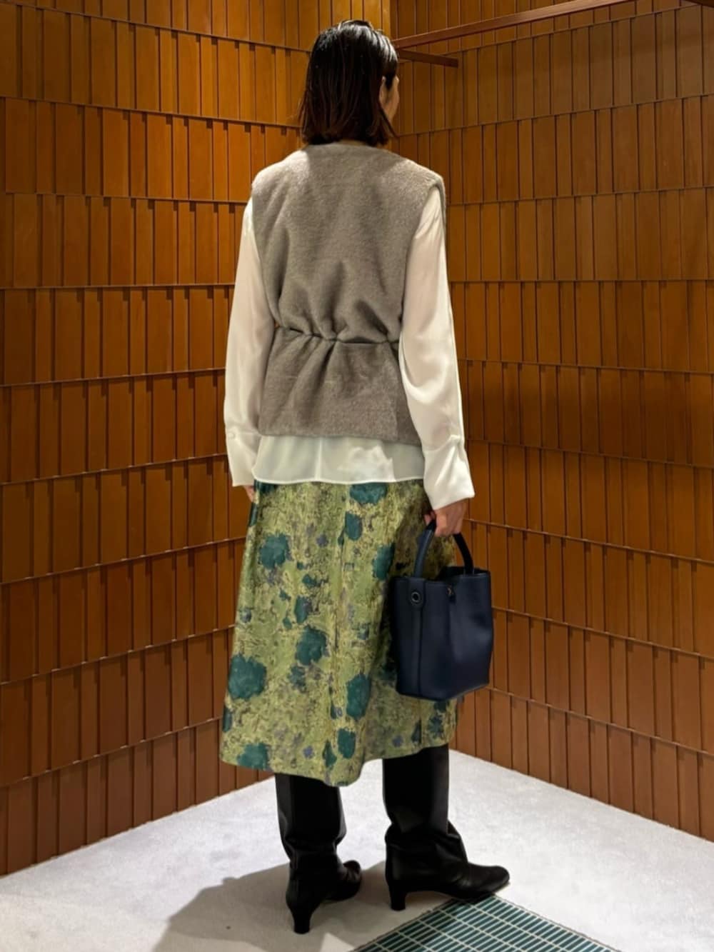 「TOMORROWLAND、トゥモローランド、TOMORROWLAND collection、ballsey、NEBULONIE、フェイクミンク、フェイクファー、ファージレ、ジャカード、ジャカードスカート、ブラウス、シルクブラウス、大人カジュアル」|「NEBULONI Eの【一部別注】NEBULONI E.×TOMORROWLAND ロングブーツ(ブーツ、ブラック系)」を使った、Takagi_TOMORROWLANDさん(レディース・167cm)の秋コーディネートの2枚目の写真
