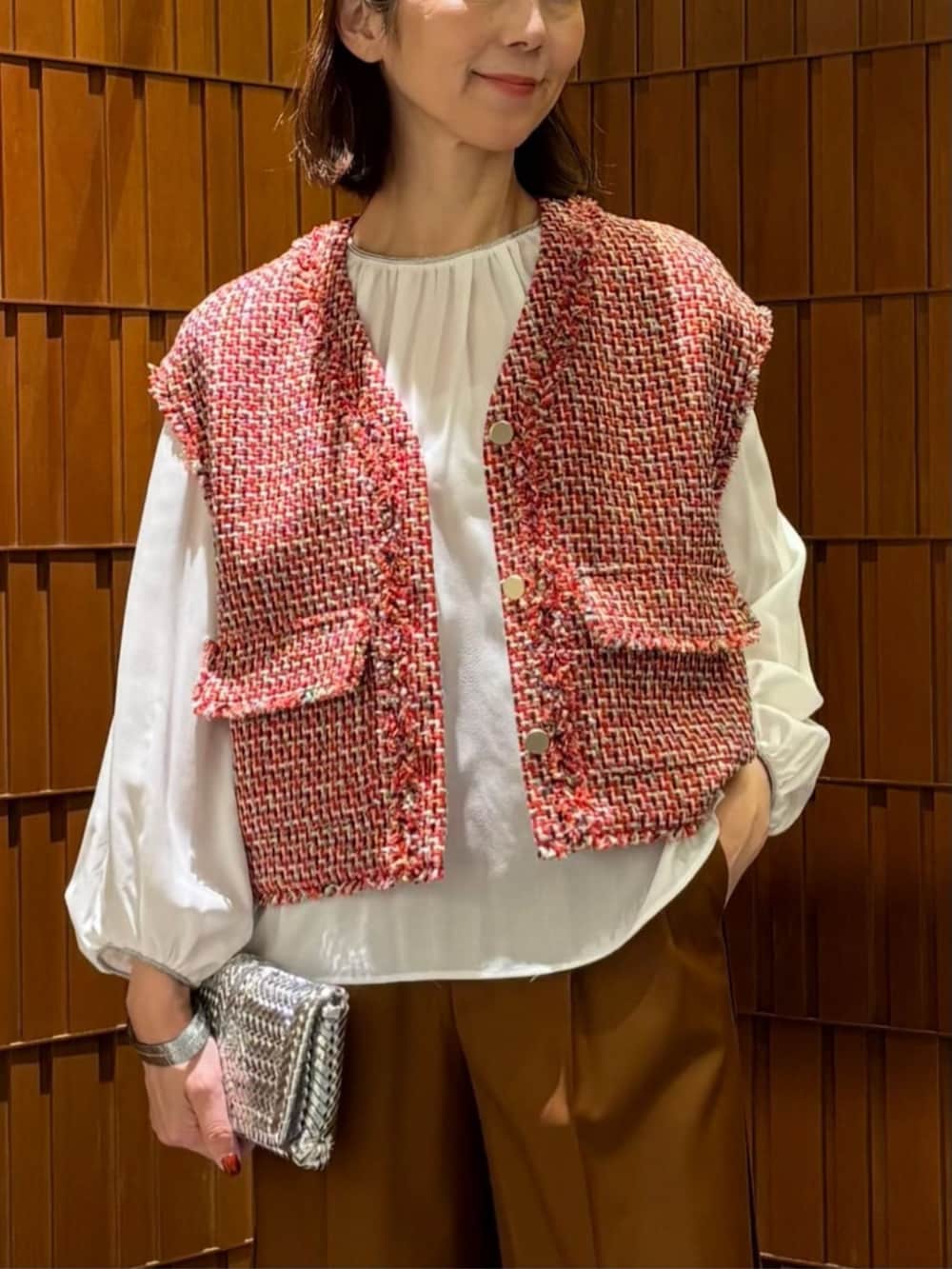 Takagi_TOMORROWLANDさんの「Acerola Vネックショートジレ（BALLSEY）」を使ったコーディネートの2枚目の写真