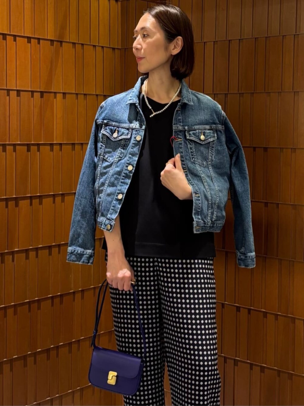 「TOMORROWLAND、TOMORROWLAND collection、ballsey、RED CARD、別注、トゥモローランド、manipuri、soeur、januka、pippichic、ミラノリブ、カーディガン、デニムジャケット、ドット、大人カジュアル」|「manipuriの【別注】MANIPURI FRUIT スカーフ(バンダナ/スカーフ、ブルー系)」を使った、Takagi_TOMORROWLANDさん(レディース・167cm)の春コーディネートの7枚目の写真