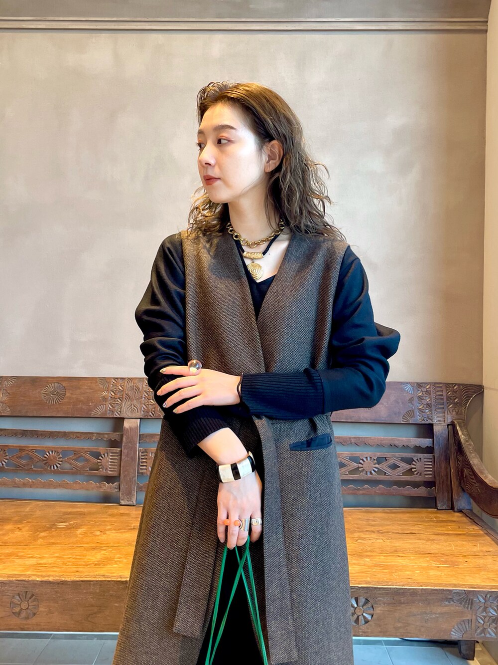 「ブーツ、シンプル、A.P.C.、BEAMS、大人カジュアル、BEAMS LIGHTS、秋コーデ、秋冬コーデ、オトナ女子」｜「BEAMS LIGHTSのBEAMS LIGHTS × 長屋なぎさ / ツイード ジレ（ベスト、ブラウン系）」を使った、ウエダ シホさん（レディース・157cm）の秋コーディネートの4枚目の写真