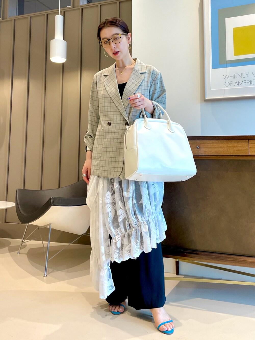 「BEAMS、レイヤードスタイル、モード、Ray BEAMS、シンプルコーデ、オトナカジュアル、Demi-luxe BEAMS、オトナ女子」｜「BeAMS DOTの【WEB限定】BeAMS DOT / グレンチェック ワイド ダブル ジャケット（その他アウター、その他）」を使った、ウエダ シホさん（レディース・157cm）の春コーディネートの3枚目の写真