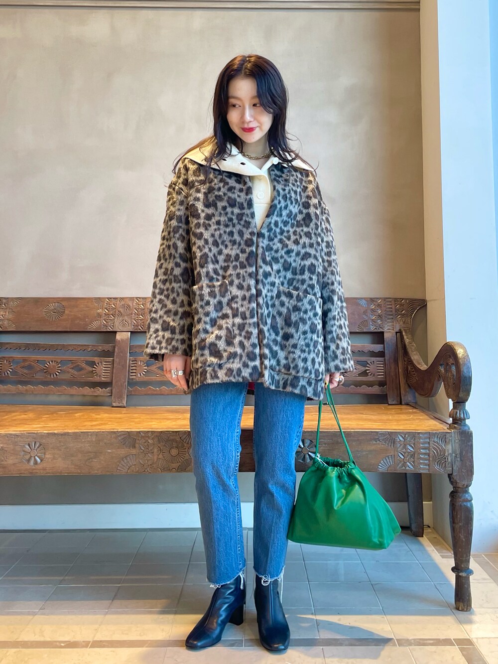 「カジュアル、大人カジュアル、休日スタイル、BEAMS LIGHTS、お出かけコーデ、きれいめカジュアル、クリスマスに着たい服、レオパード」｜「BEAMS LIGHTSのBEAMS LIGHTS / PONTETORTO シャギー ノーカラーコート（ノーカラーコート、その他）」を使った、ウエダ シホさん（レディース・157cm）の冬コーディネートの2枚目の写真