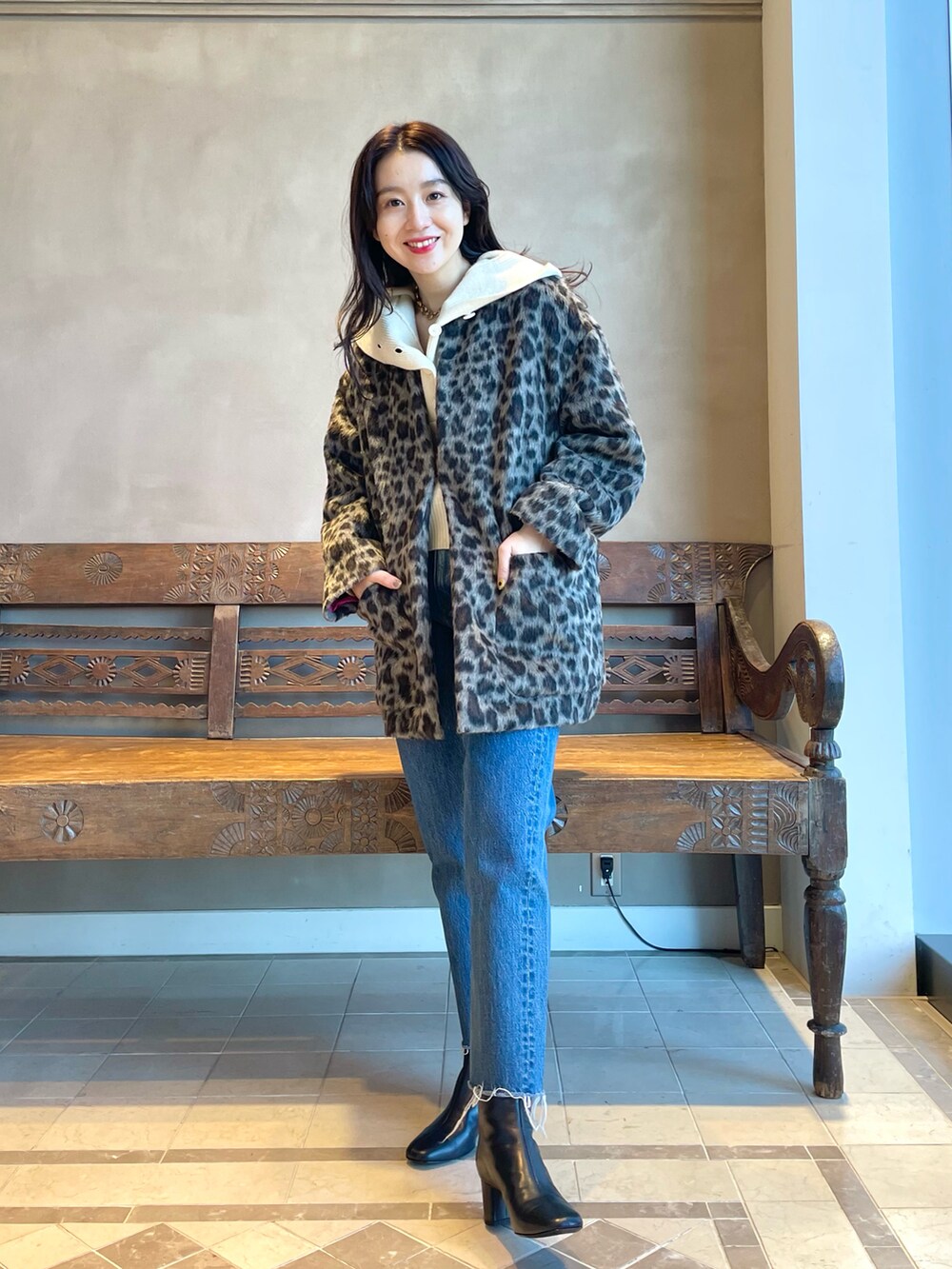 「カジュアル、大人カジュアル、休日スタイル、BEAMS LIGHTS、お出かけコーデ、きれいめカジュアル、クリスマスに着たい服、レオパード」｜「BEAMS LIGHTSのBEAMS LIGHTS / PONTETORTO シャギー ノーカラーコート（ノーカラーコート、その他）」を使った、ウエダ シホさん（レディース・157cm）の冬コーディネートの3枚目の写真