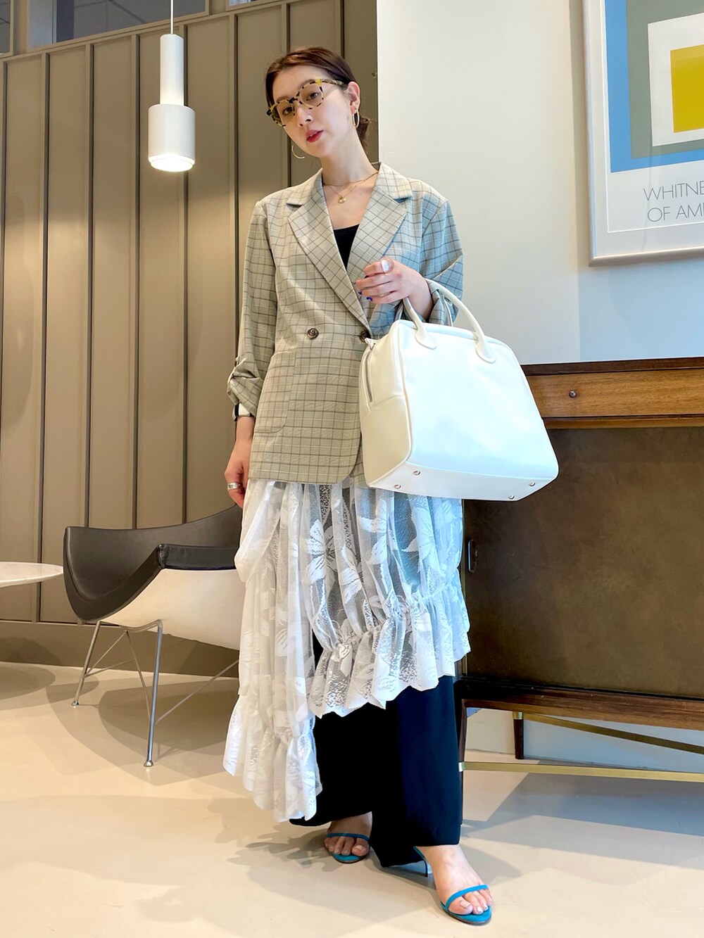 「BEAMS、レイヤードスタイル、モード、Ray BEAMS、シンプルコーデ、オトナカジュアル、Demi-luxe BEAMS、オトナ女子」｜「BeAMS DOTの【WEB限定】BeAMS DOT / グレンチェック ワイド ダブル ジャケット（その他アウター、その他）」を使った、ウエダ シホさん（レディース・157cm）の春コーディネートの2枚目の写真