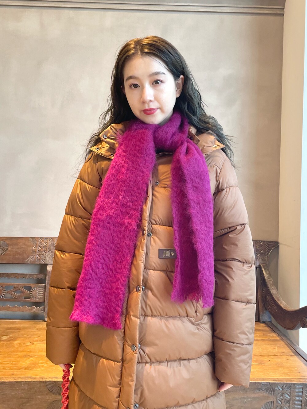 「スウェット、カジュアル、BEAMS、ロングブーツ、ドクターマーチン、BEAMS LIGHTS、THE NORTH FACE、パンツスタイル、秋コーデ、スクエアバッグ」｜「MANTAS EZCARAYのアイテム（ファッション雑貨、ピンク系）」を使った、ウエダ シホさん（レディース・157cm）の秋コーディネートの5枚目の写真