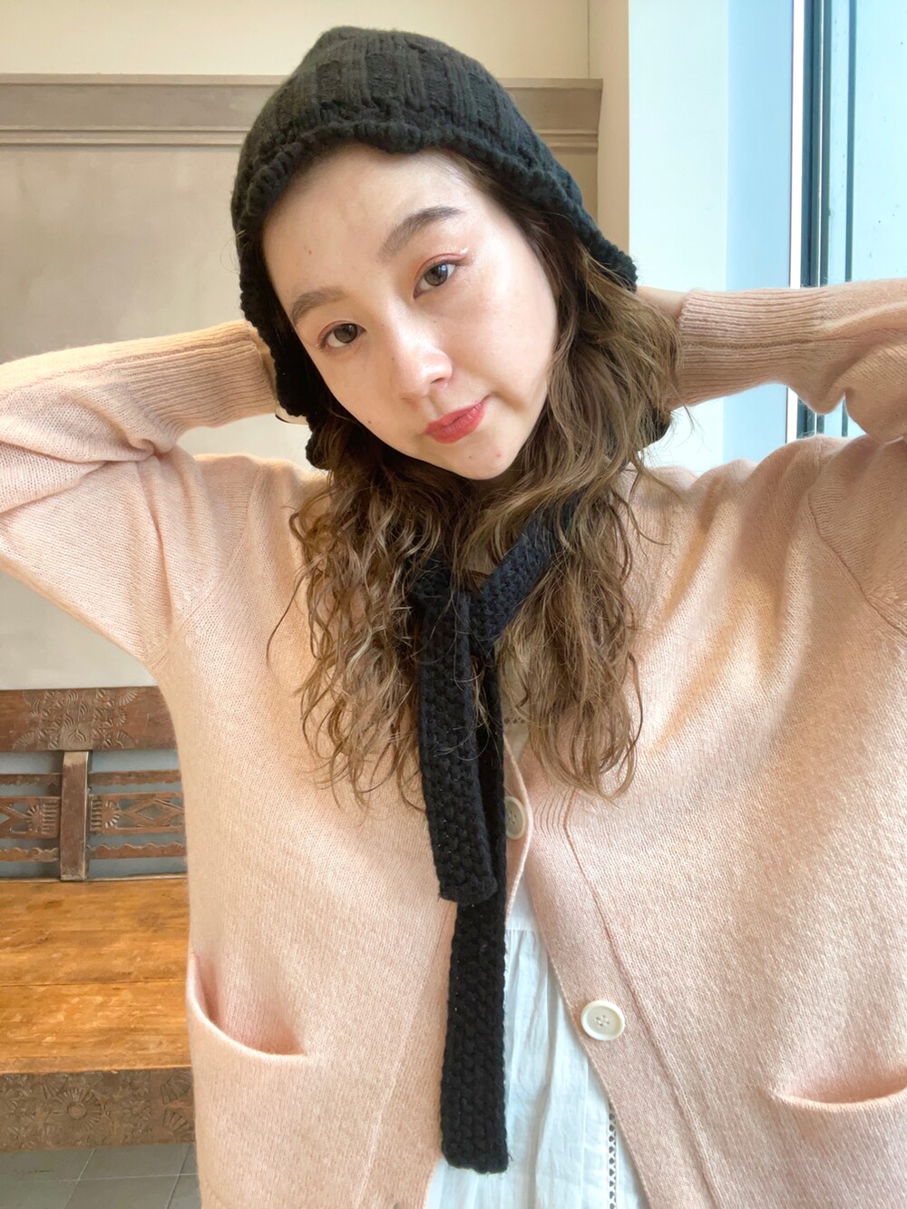 「ニット、ニット帽、BEAMS、冬コーデ、モヘアニット、休日スタイル、BEAMS LIGHTS、大人ガーリー」｜「BEAMS LIGHTSの長屋なぎさ×BEAMS LIGHTS / レース タック ワンピース（ワンピース、ホワイト系）」を使った、ウエダ シホさん（レディース・157cm）の秋コーディネートの4枚目の写真