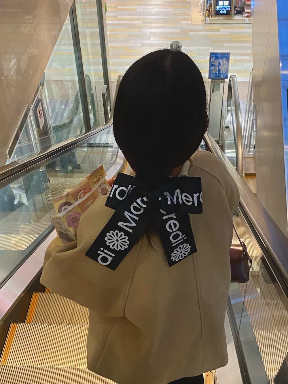 「タートルネック、冬アウター、秋冬コーデ、オトナカジュアル、フレアパンツ、骨格ウェーブ、イエベ秋、低身長、大学生、今日のコーデ、ootd、おしゃれさんと繋がりたい、真冬のあったかスタイル」｜「hinariのウェーブデザインミドルコート（その他アウター、ベージュ系）」を使った、rinさん（レディース・153cm）の冬コーディネートの2枚目の写真
