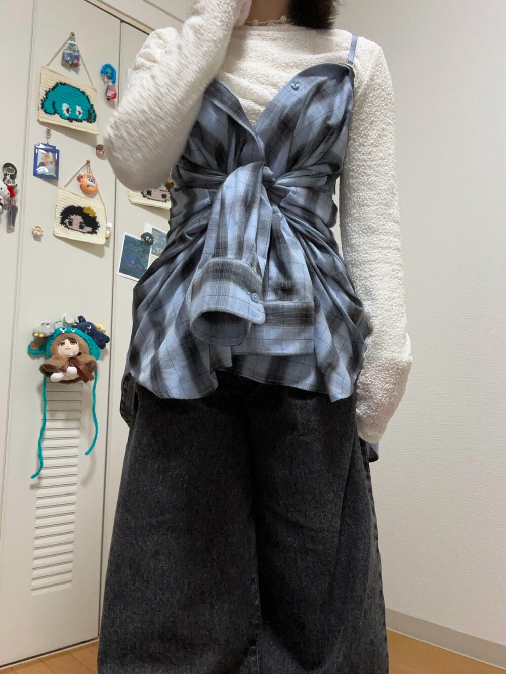 「シンプルスタイル、パンツスタイル、大学生、outfit、チェックシャツ、デニムパンツ、デニム、今日のコーデ、春服、プチプラコーデ、プチプラ、シャツスタイル、おしゃれさんと繋がりたい、着回しコーデ」｜「LOWRYS FARMのＣＯＮＥサスツキカーブ 252607（デニムパンツ、ブラック系）」を使った、maiさん（骨格ストレート・レディース・155cm）の冬コーディネートの3枚目の写真