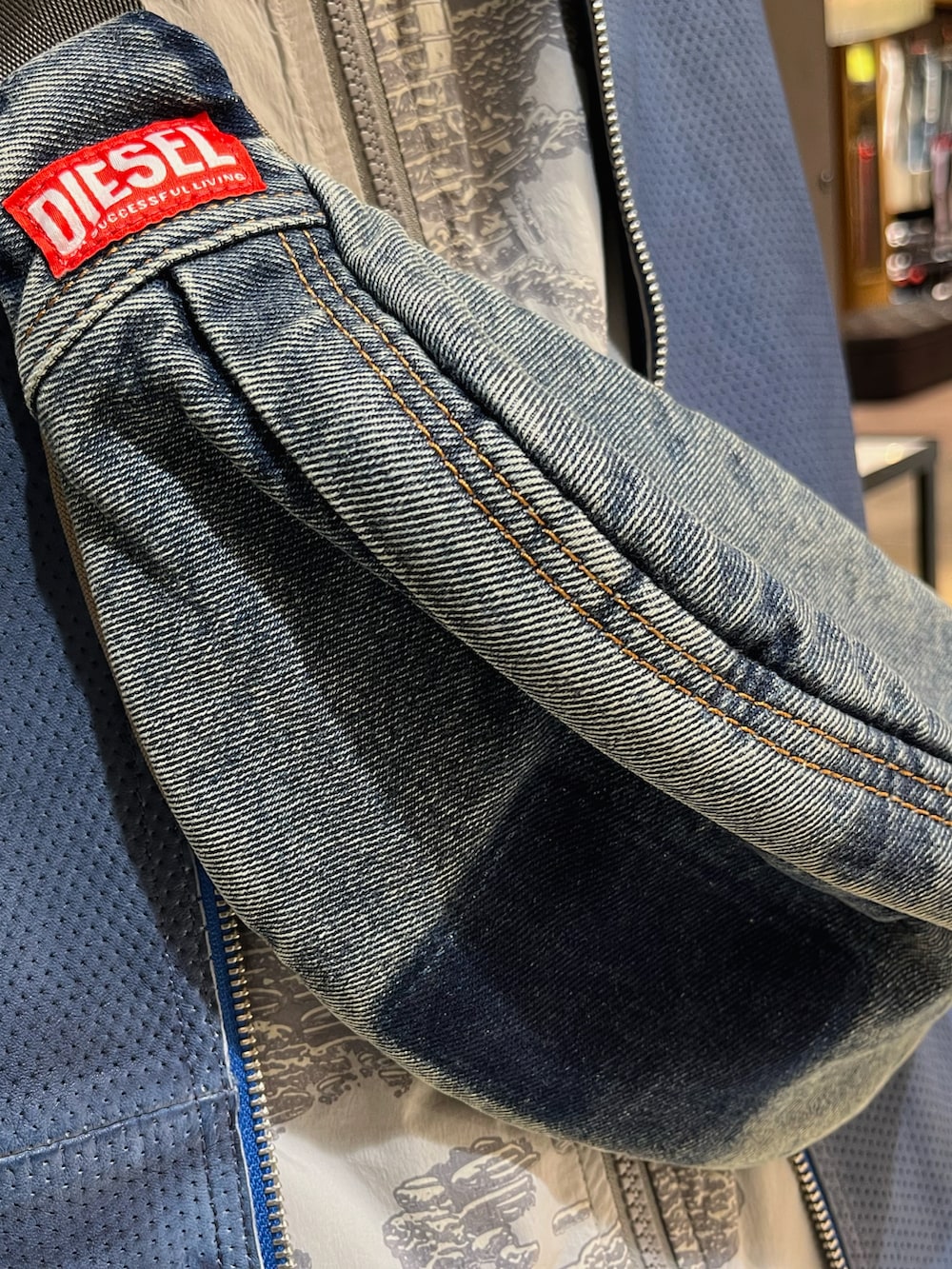 「DIESEL、ディーゼル、ジャケット、デニム、DIESELみなとみらい、2月」｜「DIESELのアイテム（ジャケット/アウター、ブルー系）」を使った、Tommyさん（メンズ・172cm）の冬コーディネートの2枚目の写真