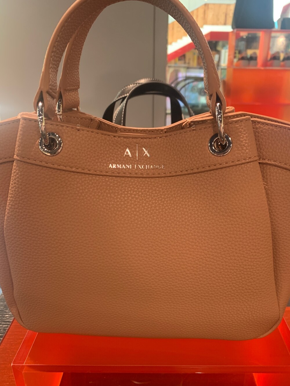 「AXchanger、AXchange、綺麗めコーデ、ミックススタイル、淡色コーデ、デニム、デニムコーデ、パーカー、厚底シューズ、綺麗めカジュアル、ママコーデ、ミニバッグ」｜「ARMANI EXCHANGEの【A|X アルマーニ エクスチェンジ】A|Xロゴ　スウェットパーカー（パーカー、グレー系）」を使った、ちゃむさん（レディース・153cm）の春コーディネートの4枚目の写真
