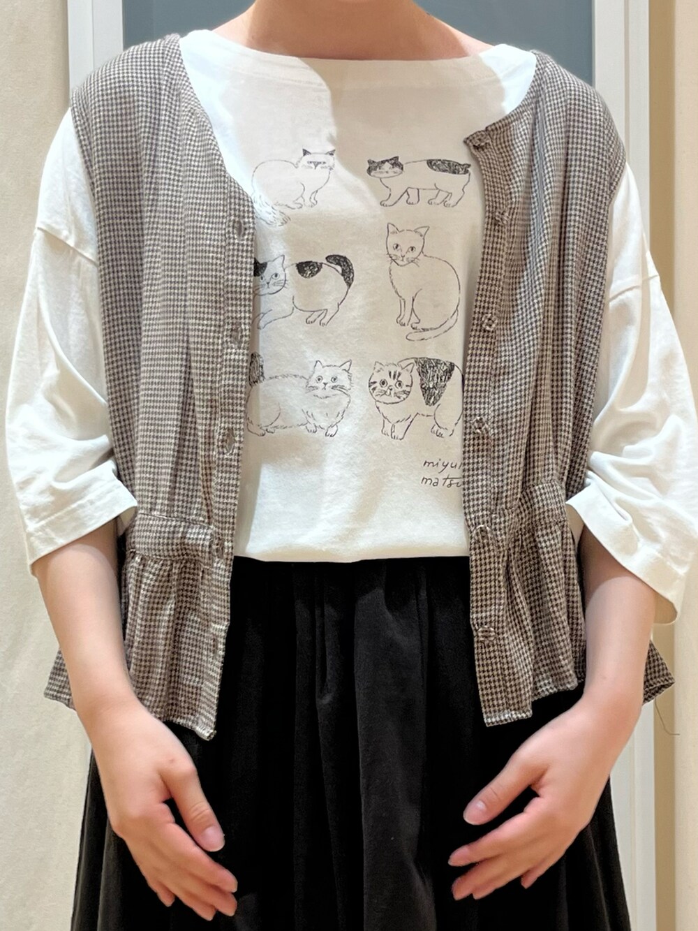 「レイヤードスタイル、大人ガーリー、秋先取りコーデ、秋のコーデ、Samansa Mos2、SM2」｜「Samansa Mos2の【miyuki matsuo×SamansaMos2】トートバッグ（トートバッグ、ホワイト系）」を使った、さとうさん（レディース・159cm）の夏コーディネートの3枚目の写真