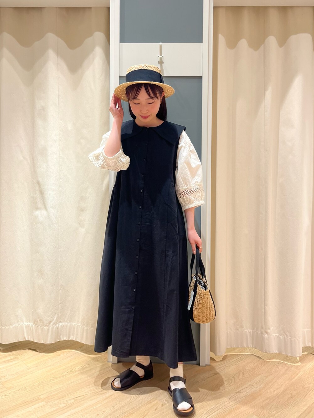 「Samansa Mos2、サマンサ モスモス(Samansa Mos2)、SM2、大人コーデ、休日スタイル、ワンピースコーデ、ワンピース、セーラーカラー」|「Samansa Mos2のアンクルストラップクロスサンダル(サンダル、ブラック系)」を使った、さとうさん(レディース・159cm)の春コーディネートの2枚目の写真