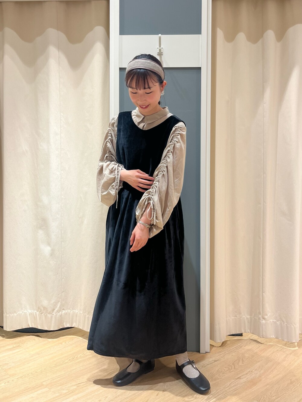 「秋先取りコーデ、秋冬コーデ、ラクチンコーデ、大人かわいい、Samansa Mos2、サマンサ モスモス(Samansa Mos2)」｜「Samansa Mos2の袖ドロストブラウス（シャツ/ブラウス、ベージュ系）」を使った、さとうさん（レディース・159cm）の秋コーディネートの2枚目の写真