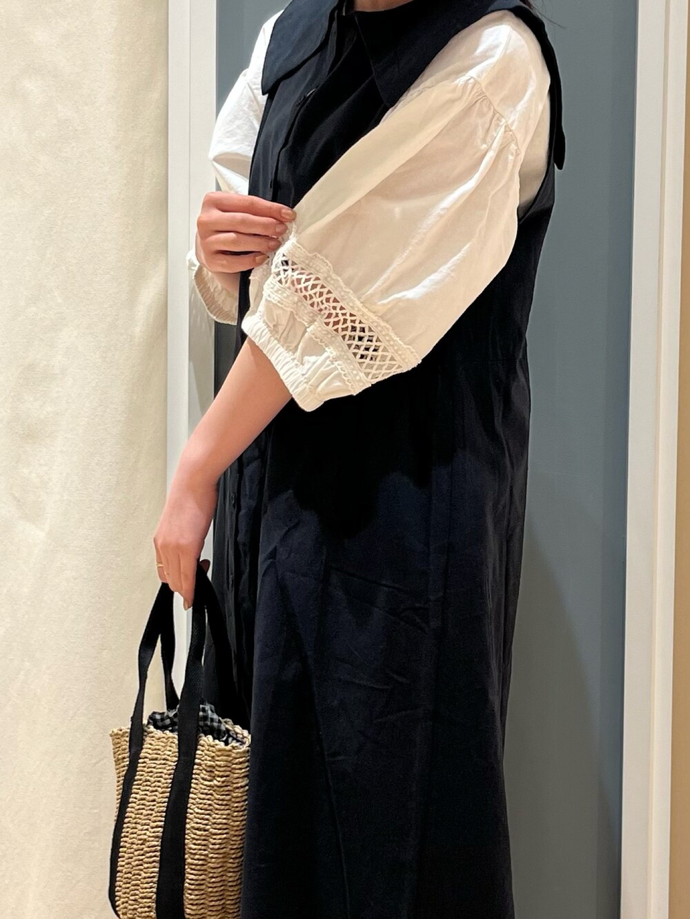 「Samansa Mos2、サマンサ モスモス(Samansa Mos2)、SM2、大人コーデ、休日スタイル、ワンピースコーデ、ワンピース、セーラーカラー」|「Samansa Mos2のアンクルストラップクロスサンダル(サンダル、ブラック系)」を使った、さとうさん(レディース・159cm)の春コーディネートの3枚目の写真