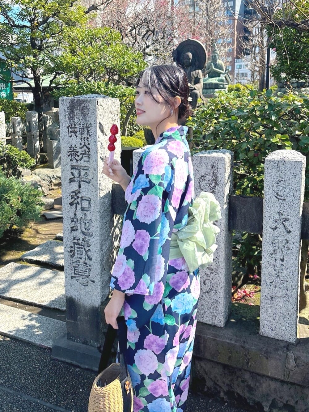 「きれいめカジュアル、デートコーデ、オフィスカジュアル、オフィスコーデ」｜「natural coutureの【日比谷花壇コラボ】すぽんちょ浴衣（浴衣、その他）」を使った、airiさん（骨格ストレート・レディース・161cm）の春コーディネートの3枚目の写真