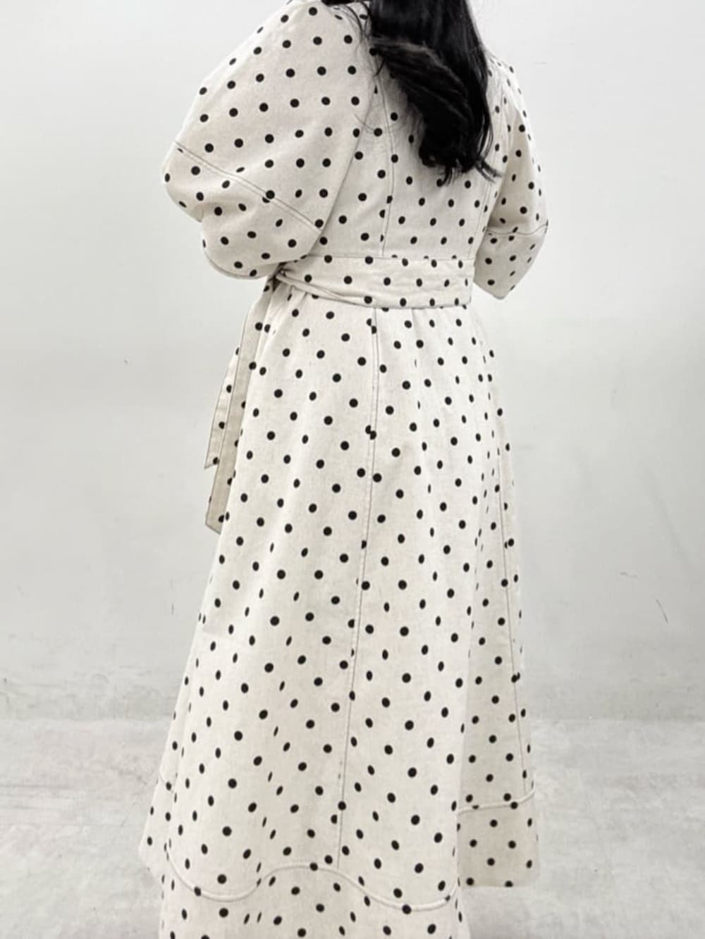 その他のワンピースを着用したレディースの冬コーディネートの5枚目の写真