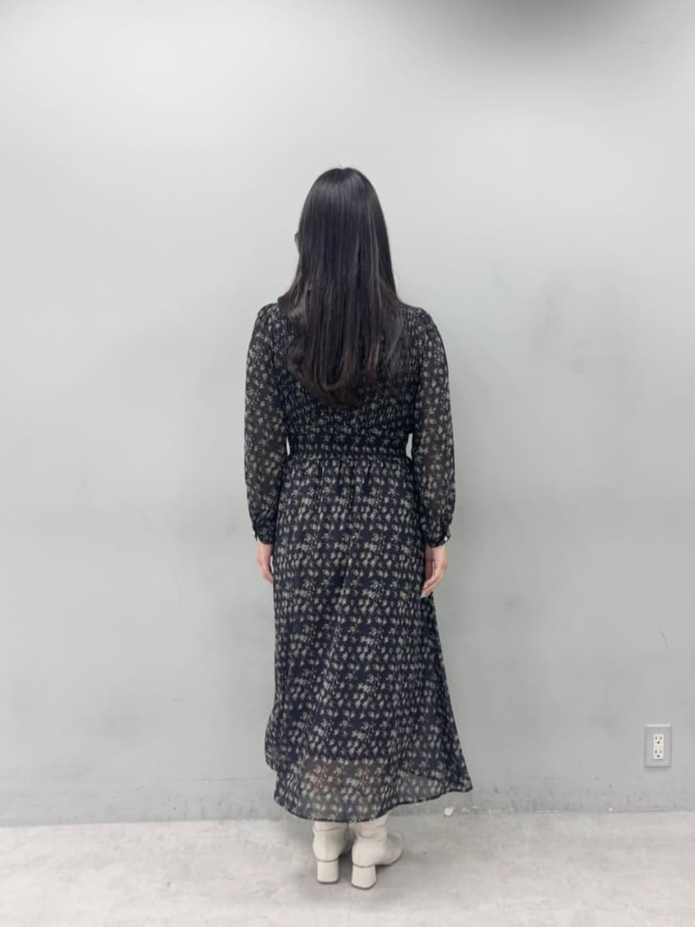 その他のワンピースを着用したレディースの冬コーディネートの3枚目の写真