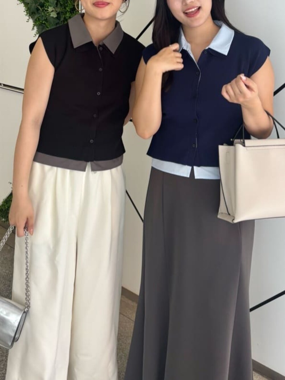 グレー系のスカート、ホワイト系のその他パンツを着用したレディースの夏コーディネートの3枚目の写真