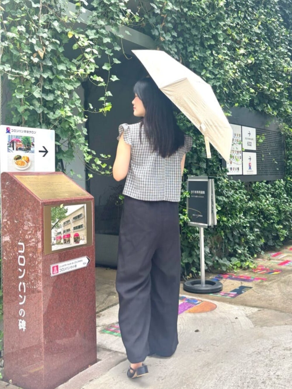 ブラック系のその他パンツ、その他のシャツ/ブラウスを着用したレディースの夏コーディネートの5枚目の写真