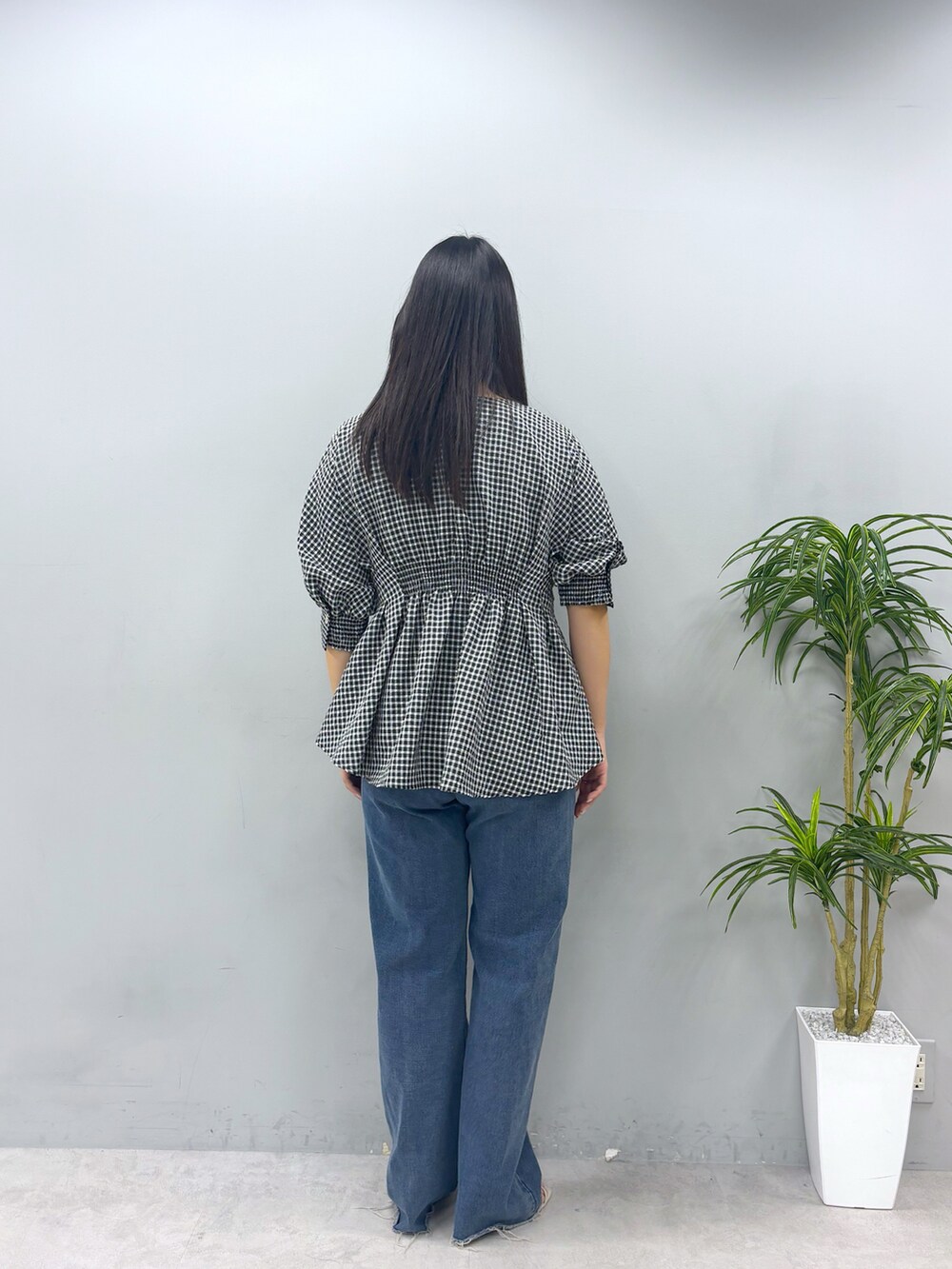 その他のシャツ/ブラウスを着用したレディースの春コーディネートの3枚目の写真