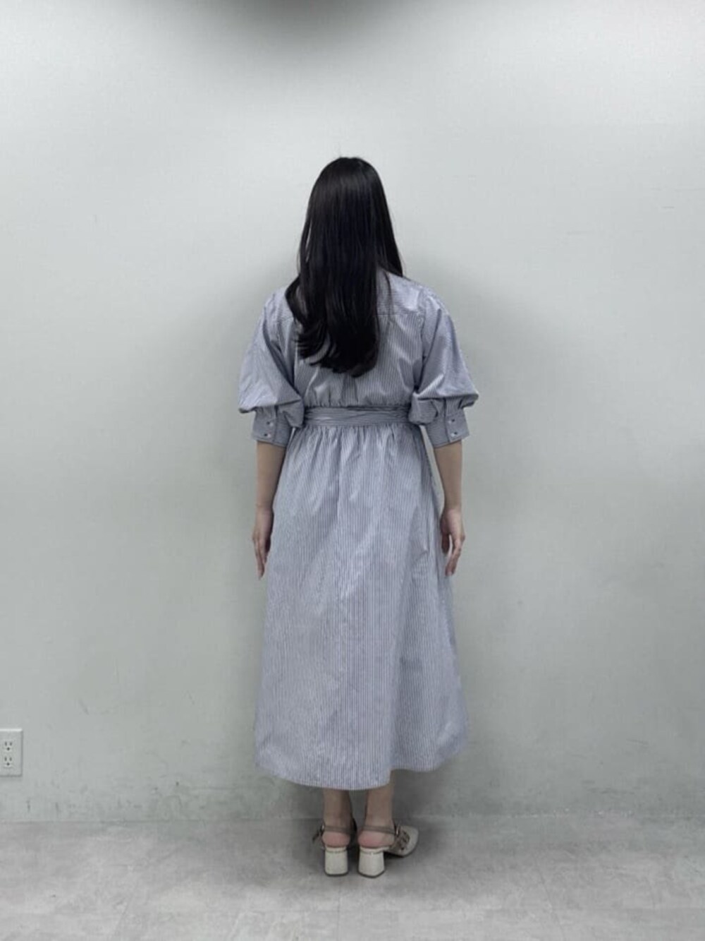 その他のワンピースを着用したレディースの春コーディネートの3枚目の写真