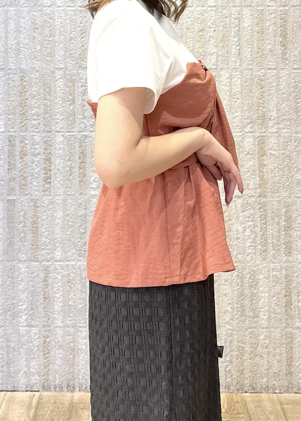 「カップ付きインナー、リボン、洗える、ジャガード、Ｉライン、スリット、ショルダー、ハート、グレー、2way、ゴールド、フラット、初春コーデ、春コーデ、初夏コーデ」｜「Juzeのフラットスライドサンダル（サンダル、ブラック系）」を使った、あおいさん（レディース・158cm）の夏コーディネートの8枚目の写真