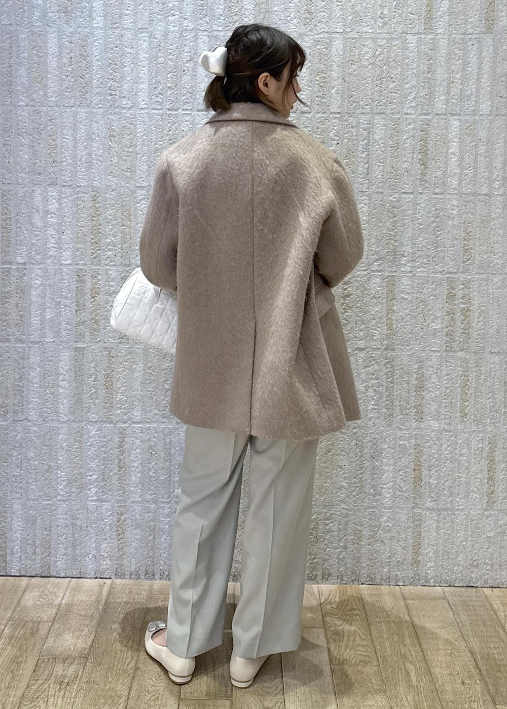 「バレンタイン、グリーン、ブラウン、チェック、アウター、シアー、ハート、シルバー、ヘアクリップ、キナリ、キルティング、ホワイト、初春コーデ、春コーデ、デートコーデ」｜「VISの【アウター総選挙3位】シャギージャコット（その他アウター、ブラウン系）」を使った、あおいさん（レディース・158cm）の冬コーディネートの3枚目の写真