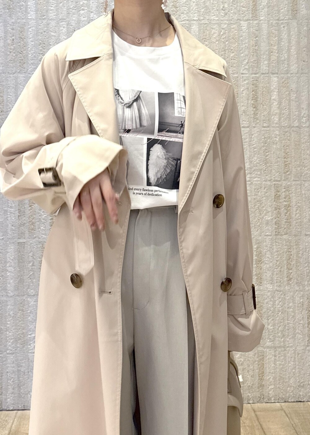 「ロゴ、バレー、バックプリーツ、撥水加工、ミントグリーン、洗える、ワンハンドル、ゴールド、2way、初春コーデ、春コーデ、デートコーデ、お出かけコーデ、旅行コーデ、女子会コーデ」｜「VISの【セレモニー/通勤対応】【新色追加】ひねり金具ワンハンドルミニショルダーバッグ（ショルダーバッグ、ベージュ系）」を使った、あおいさん（レディース・158cm）の冬コーディネートの6枚目の写真