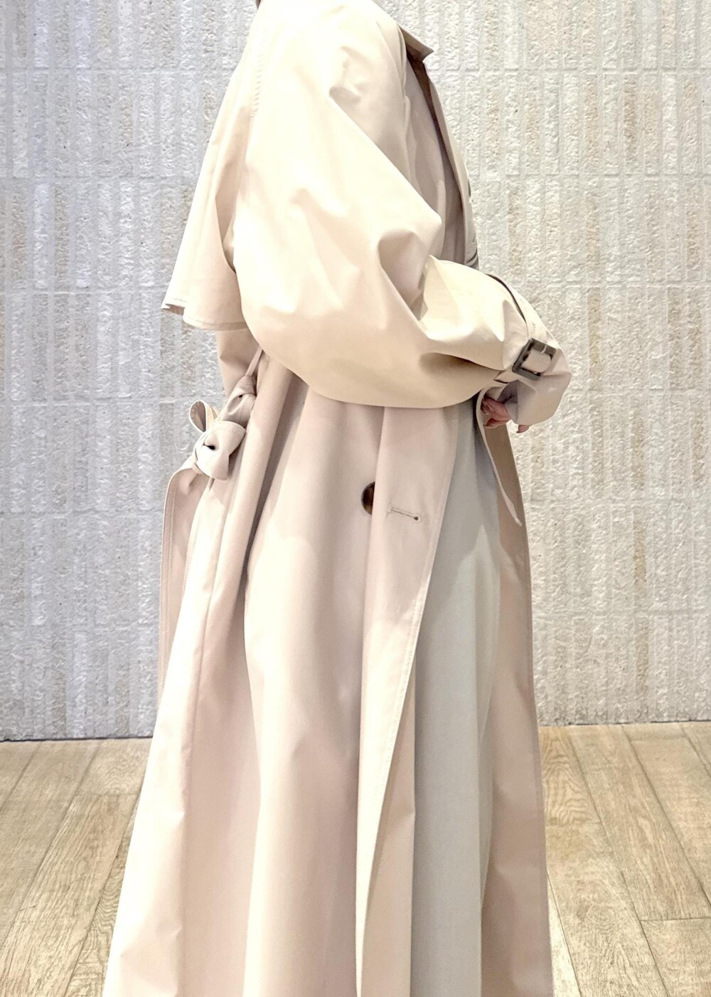 「ロゴ、バレー、バックプリーツ、撥水加工、ミントグリーン、洗える、ワンハンドル、ゴールド、2way、初春コーデ、春コーデ、デートコーデ、お出かけコーデ、旅行コーデ、女子会コーデ」｜「VISの【セレモニー/通勤対応】【新色追加】ひねり金具ワンハンドルミニショルダーバッグ（ショルダーバッグ、ベージュ系）」を使った、あおいさん（レディース・158cm）の冬コーディネートの8枚目の写真