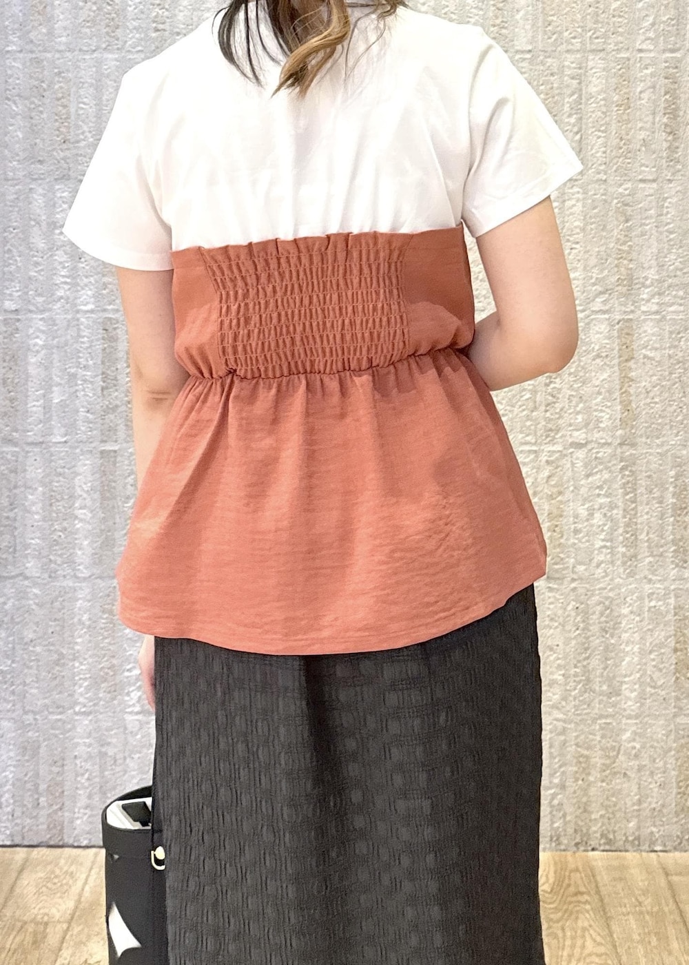 「カップ付きインナー、リボン、洗える、ジャガード、Ｉライン、スリット、ショルダー、ハート、グレー、2way、ゴールド、フラット、初春コーデ、春コーデ、初夏コーデ」｜「Juzeのフラットスライドサンダル（サンダル、ブラック系）」を使った、あおいさん（レディース・158cm）の夏コーディネートの7枚目の写真