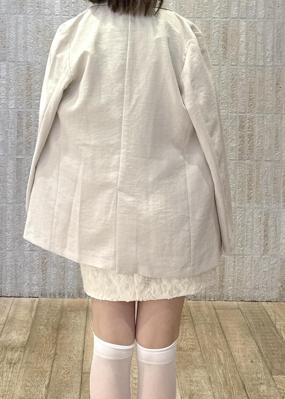 「フリル、ラッフル、リネンライク、洗える、フラワー、ミニ丈、インナーパンツ付き、リボン、ワンハンドル、ローファー、ヒール、キャメル、ゴールド、ロゴ、お花見」｜「VISの【新色追加】ハンドルリボンワンショルダーバッグ（ハンドバッグ、ホワイト系）」を使った、あおいさん（レディース・158cm）の春コーディネートの7枚目の写真