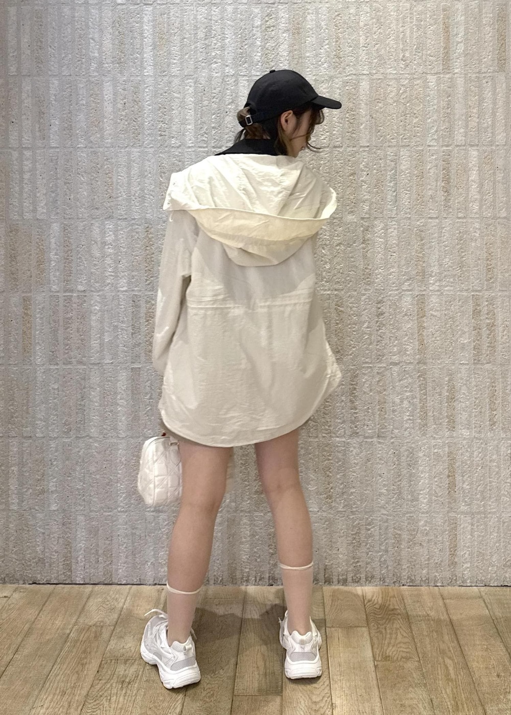 「ポロトップス、襟、撥水加工、花粉ガード、調整可能、ショートパンツ、フレアタック、サマーツイード、キャメル、ロゴ、UMBRO、小顔効果、チェーン、ハート、2way」｜「UMBROの【umbro】VIS別注コラボツイルキャップ（キャップ、ブラック系）」を使った、あおいさん（レディース・158cm）の春コーディネートの3枚目の写真