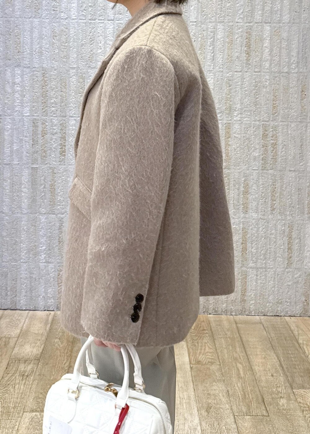 「バレンタイン、グリーン、ブラウン、チェック、アウター、シアー、ハート、シルバー、ヘアクリップ、キナリ、キルティング、ホワイト、初春コーデ、春コーデ、デートコーデ」｜「VISの【アウター総選挙3位】シャギージャコット（その他アウター、ブラウン系）」を使った、あおいさん（レディース・158cm）の冬コーディネートの5枚目の写真