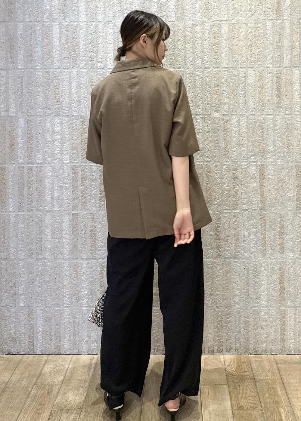 「シルバーボタン、テープヤーン、美easy、半袖、洗える、VISドレス、ローファー、ヒール、2way、バック、初春コーデ、春コーデ、初夏コーデ、夏コーデ、セレモニーコーデ」｜「VISの【VISDRESS】チュールフリルセットオールインワン【低身長向けサイズ有】（つなぎ/オールインワン、ブラック系）」を使った、あおいさん（レディース・158cm）の春コーディネートの3枚目の写真