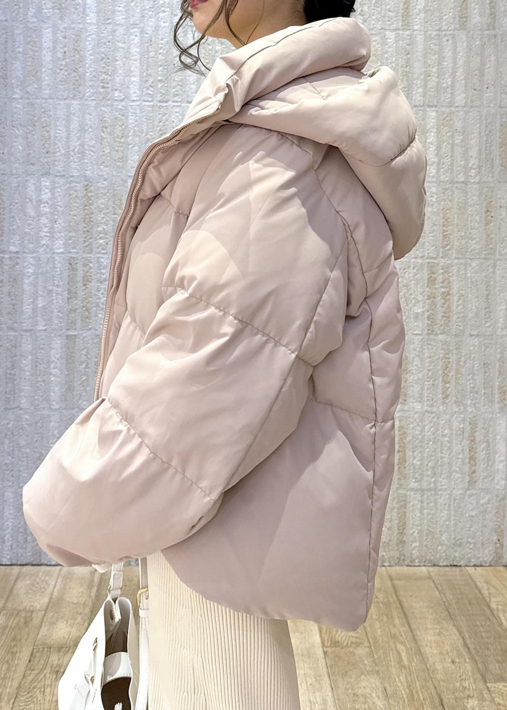 「POLO、キナリ、ロゴ、ダウン、ピンク、破水加工、セットアイテム、ウエストマーク、ブラウン、ラビット、ハート、バック、オフホワイト、厚底ブーツ、初冬コーデ」｜「Juzeのタンクソールサイドニットブーツ（ブーツ、ホワイト系）」を使った、あおいさん（レディース・158cm）の冬コーディネートの6枚目の写真