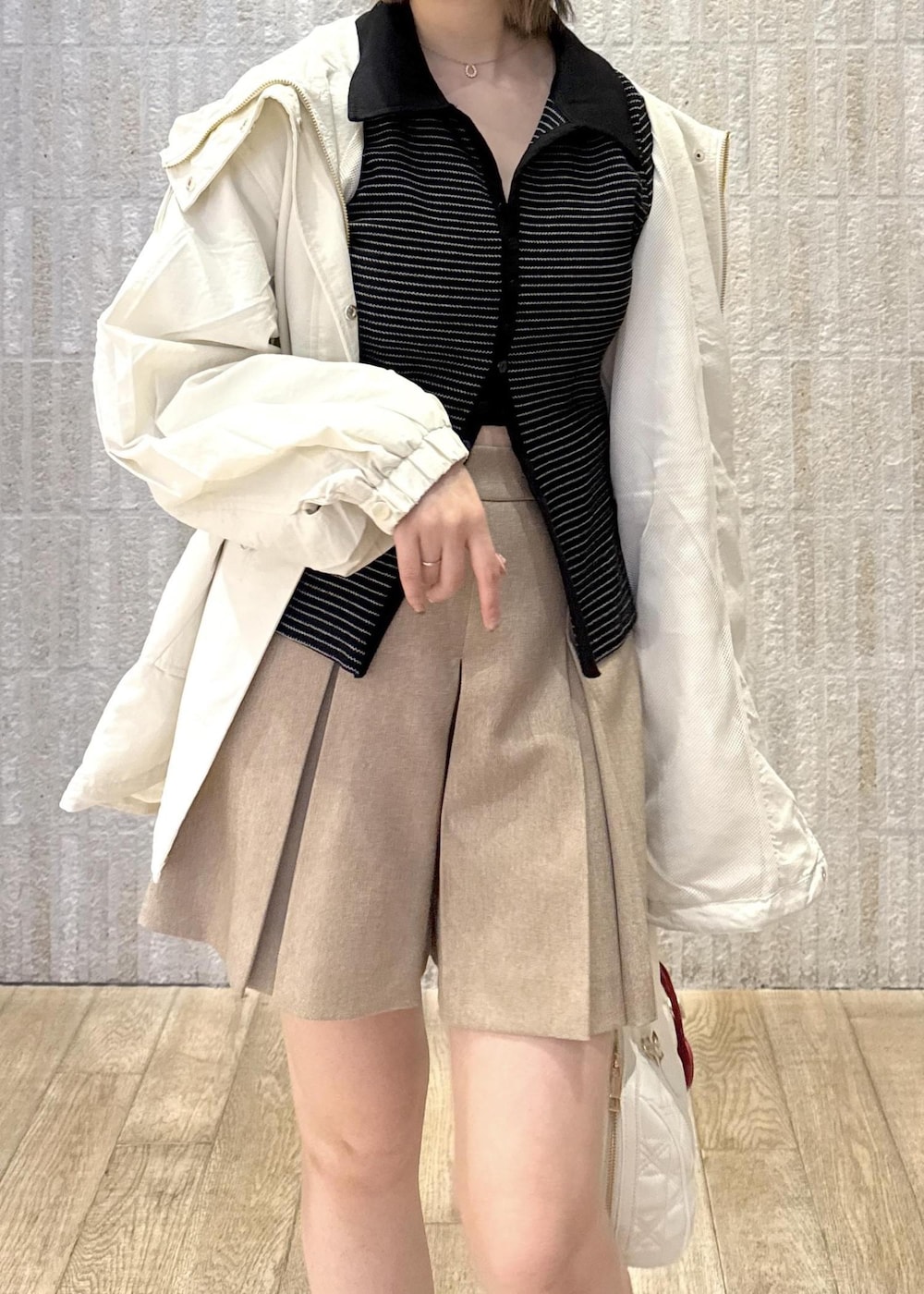 「ポロトップス、襟、撥水加工、花粉ガード、調整可能、ショートパンツ、フレアタック、サマーツイード、キャメル、ロゴ、UMBRO、小顔効果、チェーン、ハート、2way」｜「UMBROの【umbro】VIS別注コラボツイルキャップ（キャップ、ブラック系）」を使った、あおいさん（レディース・158cm）の春コーディネートの6枚目の写真