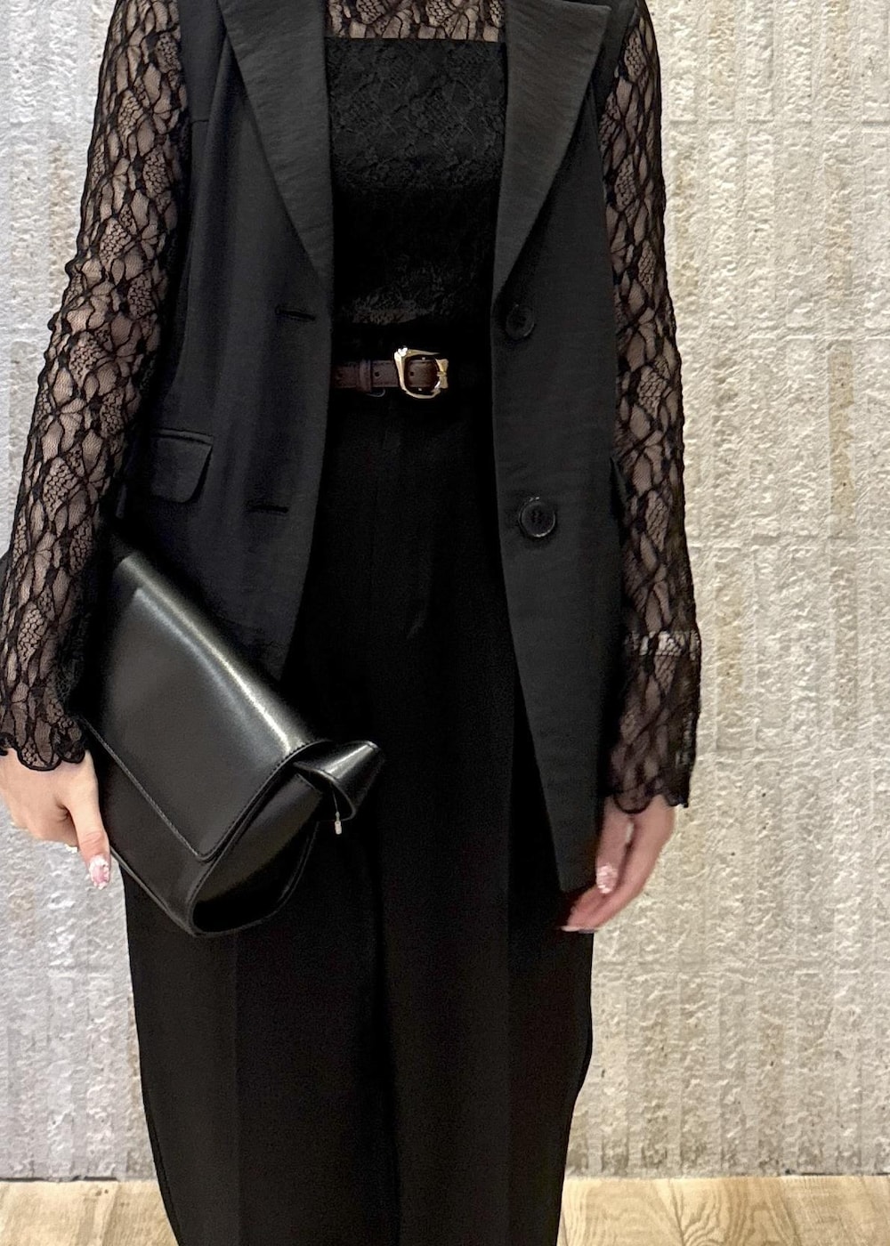 「カップ付きインナー、レースインナー、肌見せ、セットアップ対応、シワ防止、洗える、リネンライク、横長、ローファー、ヒール、初春コーデ、春コーデ、セレモニーコーデ、デートコーデ、お出かけコーデ」｜「VISの【選べる着丈】カップ付きロゴ刺繍Wストラップキャミソール【洗える】（キャミソール、ブラック系）」を使った、あおいさん（レディース・158cm）の春コーディネートの5枚目の写真