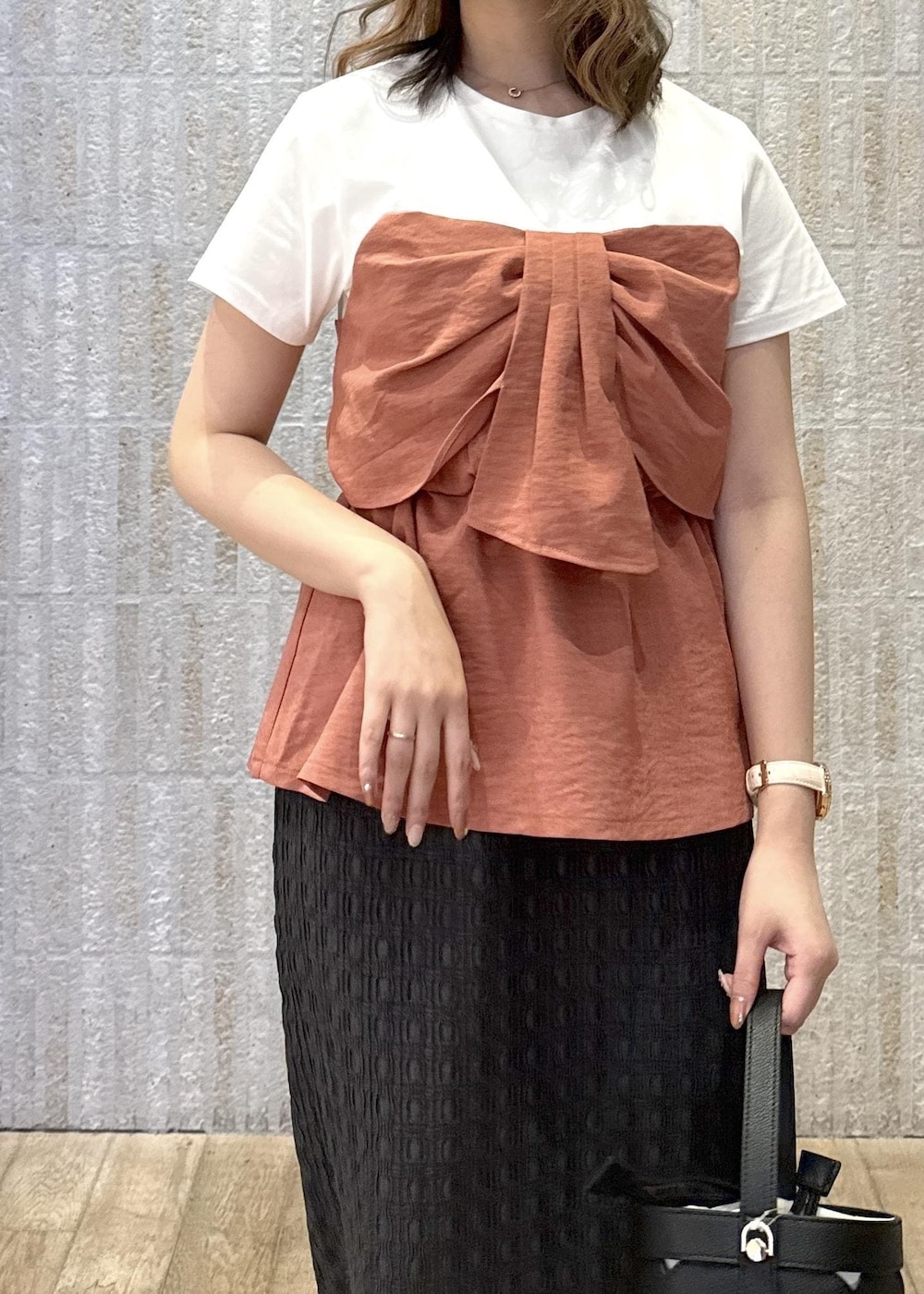 「カップ付きインナー、リボン、洗える、ジャガード、Ｉライン、スリット、ショルダー、ハート、グレー、2way、ゴールド、フラット、初春コーデ、春コーデ、初夏コーデ」｜「Juzeのフラットスライドサンダル（サンダル、ブラック系）」を使った、あおいさん（レディース・158cm）の夏コーディネートの5枚目の写真