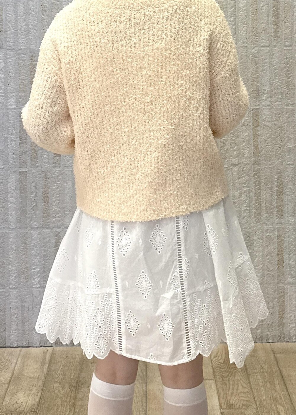 「キャミワンピース、レース、フレア、カップ付きインナー、リボンヤーン、ダブルジップ、ハートバック、ショルダー、リボン、ヒール、2way、ロゴ、初春コーデ、春コーデ、デートコーデ」｜「VISの【累計10,000点突破】【2WAY】ハートカットバッグ（ショルダーバッグ、ホワイト系）」を使った、あおいさん（レディース・158cm）の春コーディネートの7枚目の写真