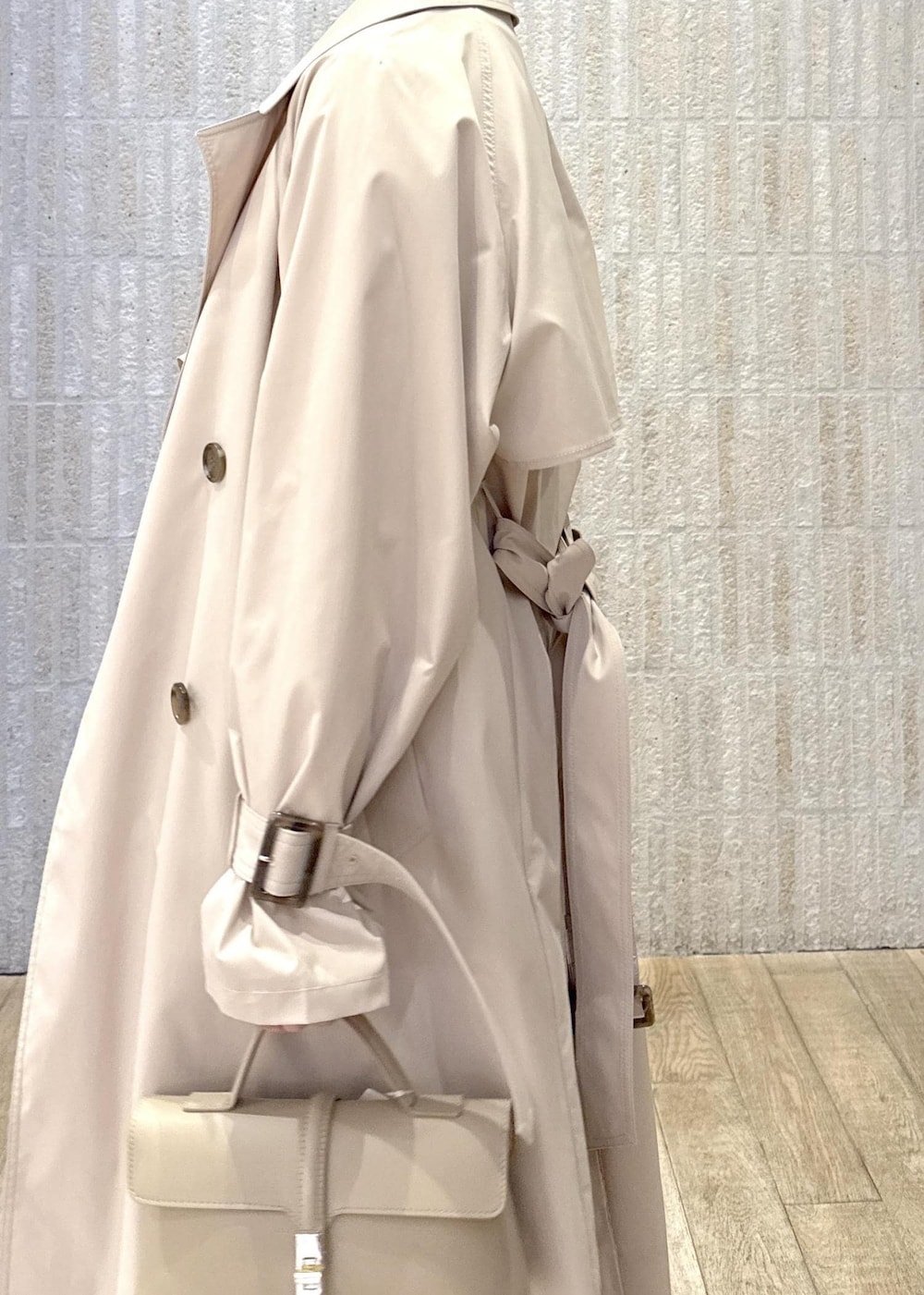 「ロゴ、バレー、バックプリーツ、撥水加工、ミントグリーン、洗える、ワンハンドル、ゴールド、2way、初春コーデ、春コーデ、デートコーデ、お出かけコーデ、旅行コーデ、女子会コーデ」｜「VISの【セレモニー/通勤対応】【新色追加】ひねり金具ワンハンドルミニショルダーバッグ（ショルダーバッグ、ベージュ系）」を使った、あおいさん（レディース・158cm）の冬コーディネートの7枚目の写真