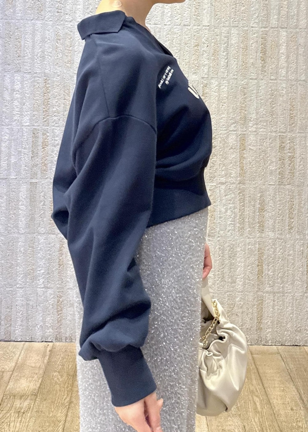 「セットアップ対応、静電気防止、ラメシャギー、タイトスカート、スリット、umbro、ロゴ、ネイビー、刺繍、グレー、ホワイト、ゴールド、厚底、PUMA、秋コーデ」｜「VISのロゴマーク刺繍キャップ（キャップ、ホワイト系）」を使った、あおいさん（レディース・158cm）の冬コーディネートの8枚目の写真