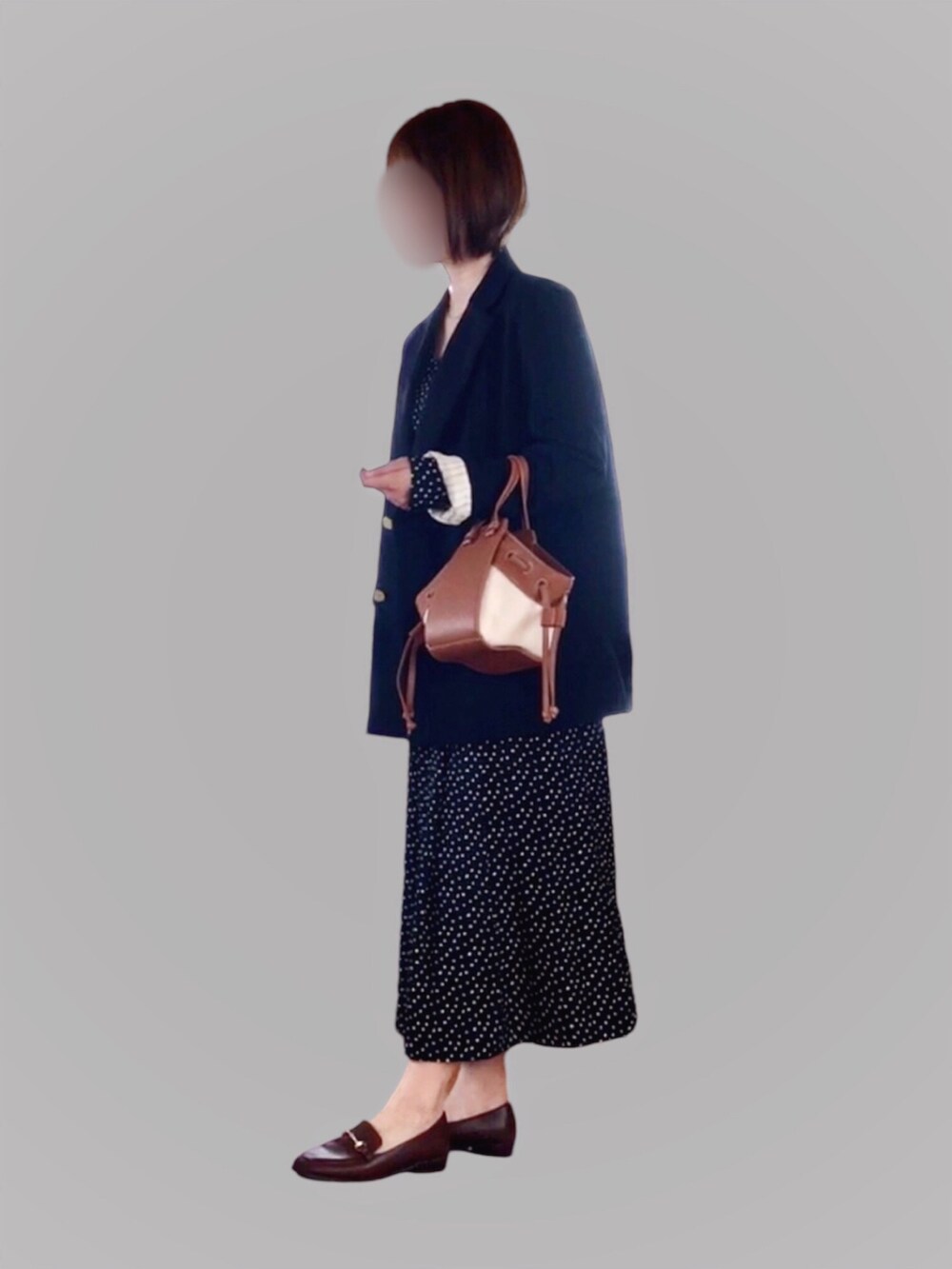 「大人コーデ、キレイめ、テーラードジャケット、ジャケット、ローファー、ワンピース、30代、骨格ストレート」｜「URBAN RESEARCHのアイテム（ワンピース、ブラック系）」を使った、usagihakawaiiさん（骨格ストレート・レディース・159cm）の秋コーディネートの2枚目の写真