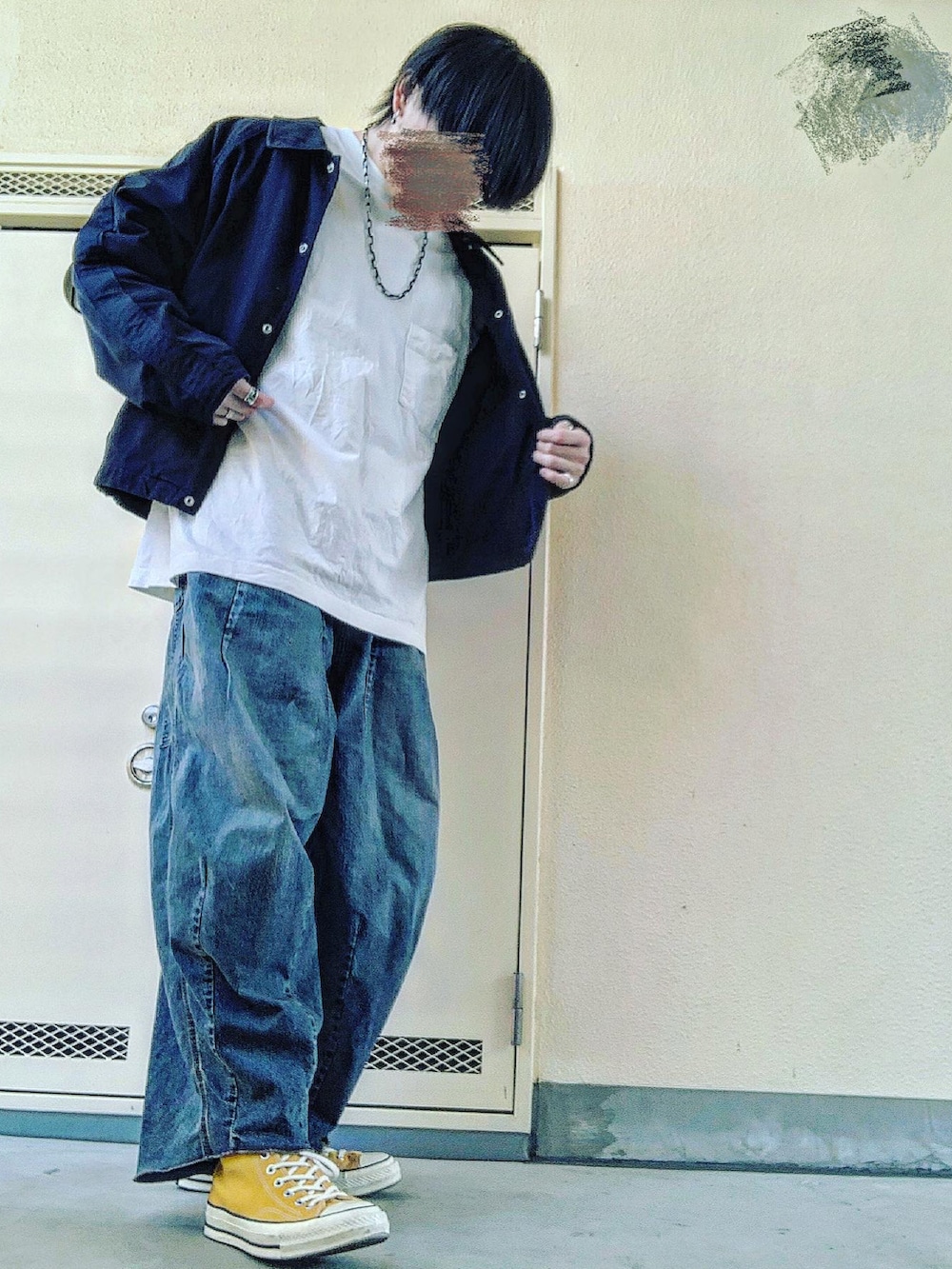 「カジュアルコーデ、ワイドパンツ、低身長コーデ、ワイドデニム、春カラー、おしゃれさんと繋がりたい、お洒落さんとつながりたい、wism、c.e、ジャケット、NEEDLES、ヒザデルパンツ、Nepenthes、CT70s、サンフラワー」｜「NeedlesのNEEDLES/ニードルズ H.D. PANT - JEAN / 12OZ DENIM VINTAGE KP200（パンツ、ブルー系）」を使った、pythonさん（メンズ・170cm）の春コーディネートの2枚目の写真