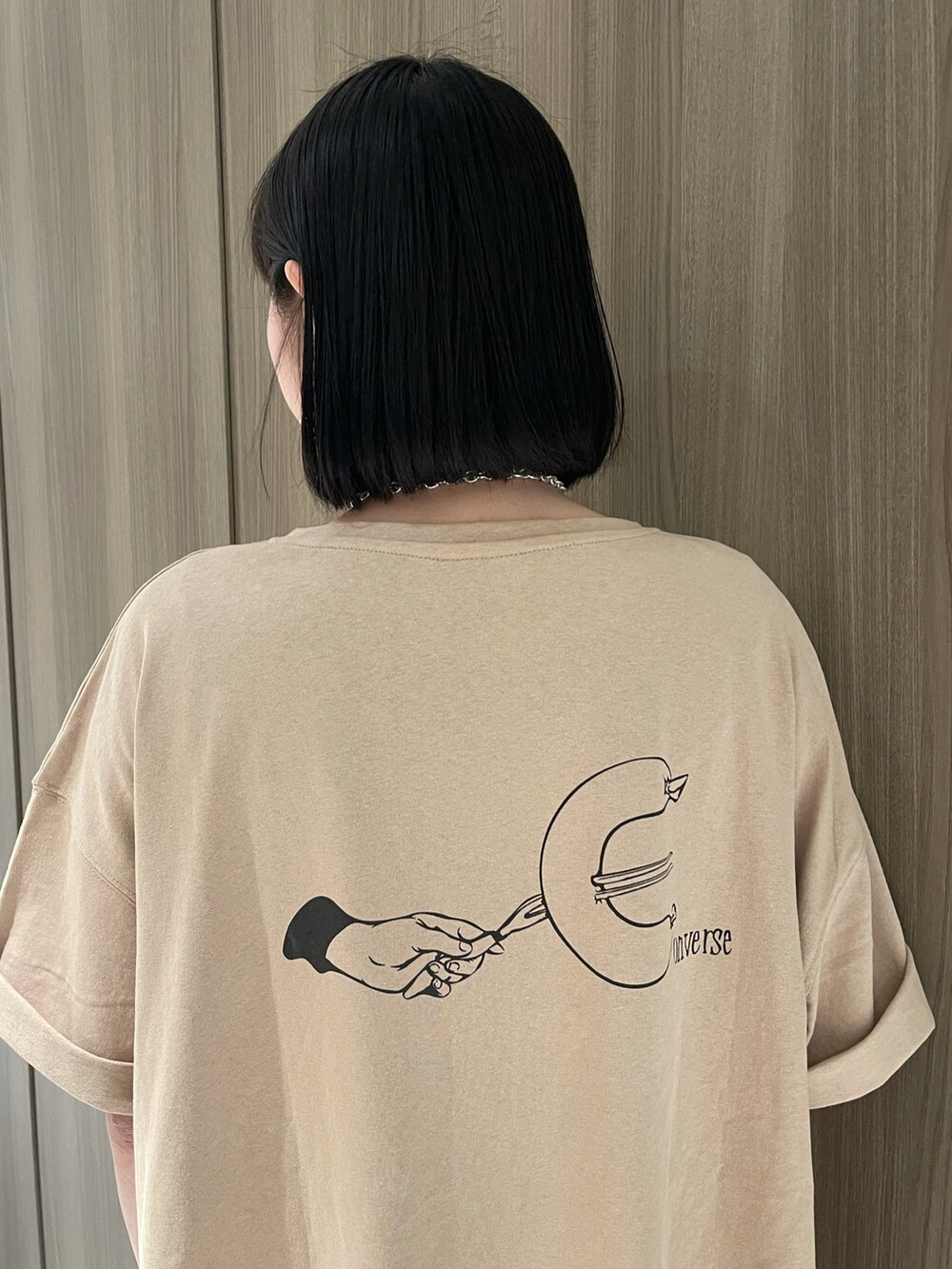 「converse、CONVERSE TOKYO、コンバース、夏コーデ、Tシャツ、パンツスタイル、カラーパンツ、カジュアル」｜「CONVERSE TOKYOのアイテム（Tシャツ/カットソー、ベージュ系）」を使った、なおさん（レディース・163cm）の春コーディネートの2枚目の写真