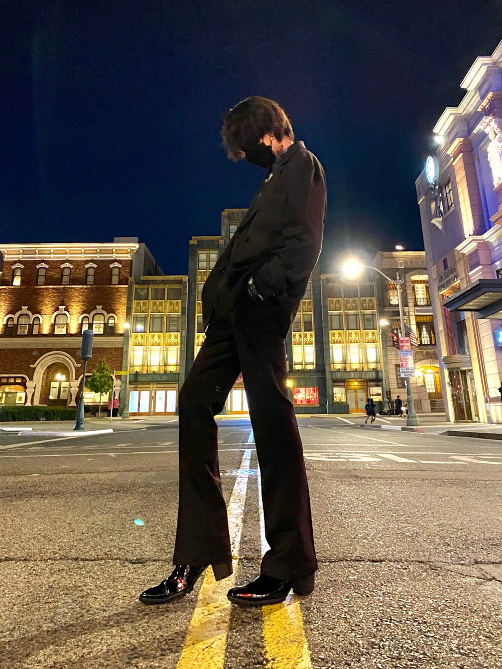 その他のシャツ/ブラウス、ブラック系のセットアップ、ブラック系のブーツを着用したメンズの冬コーディネートの2枚目の写真