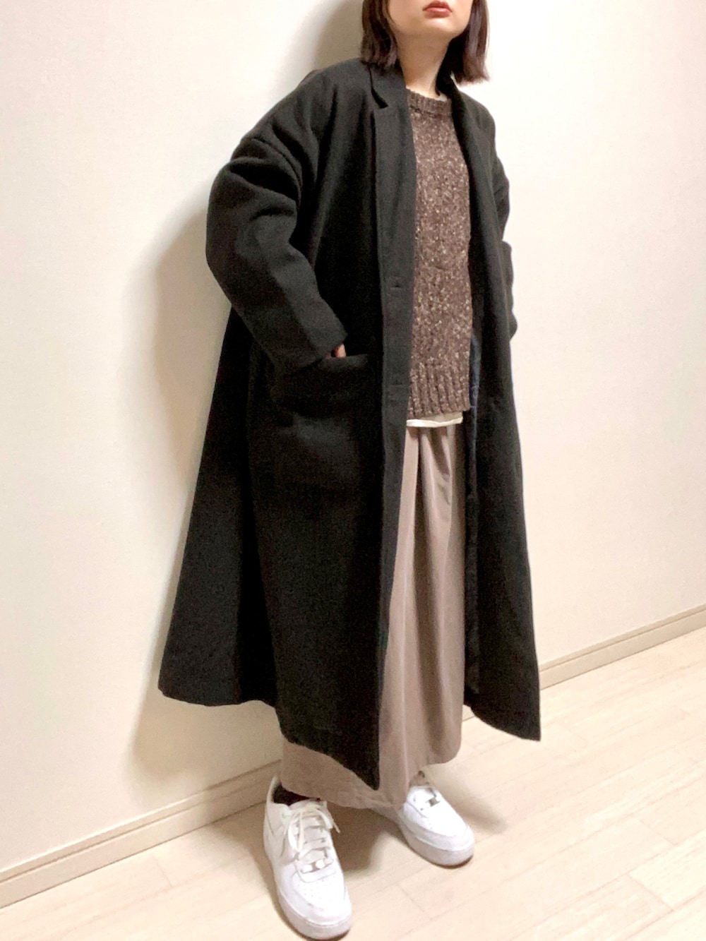 「ワントーンコーデ、ニット、ミックスニット、ブラウン、niko and ...、ロンT、レイヤードスタイル、スカート、スカートスタイル、nano・universe、スニーカー、スニーカーコーデ、スニーカー女子、NIKE、エアフォースワン」｜「NIKEのナイキ エア フォース 1 '07 ウィメンズシューズ / Nike Air Force 1 '07 Women's Shoes DD8959-100 White（スニーカー、ホワイト系）」を使った、mikekkoさん（レディース・155cm）の春コーディネートの2枚目の写真