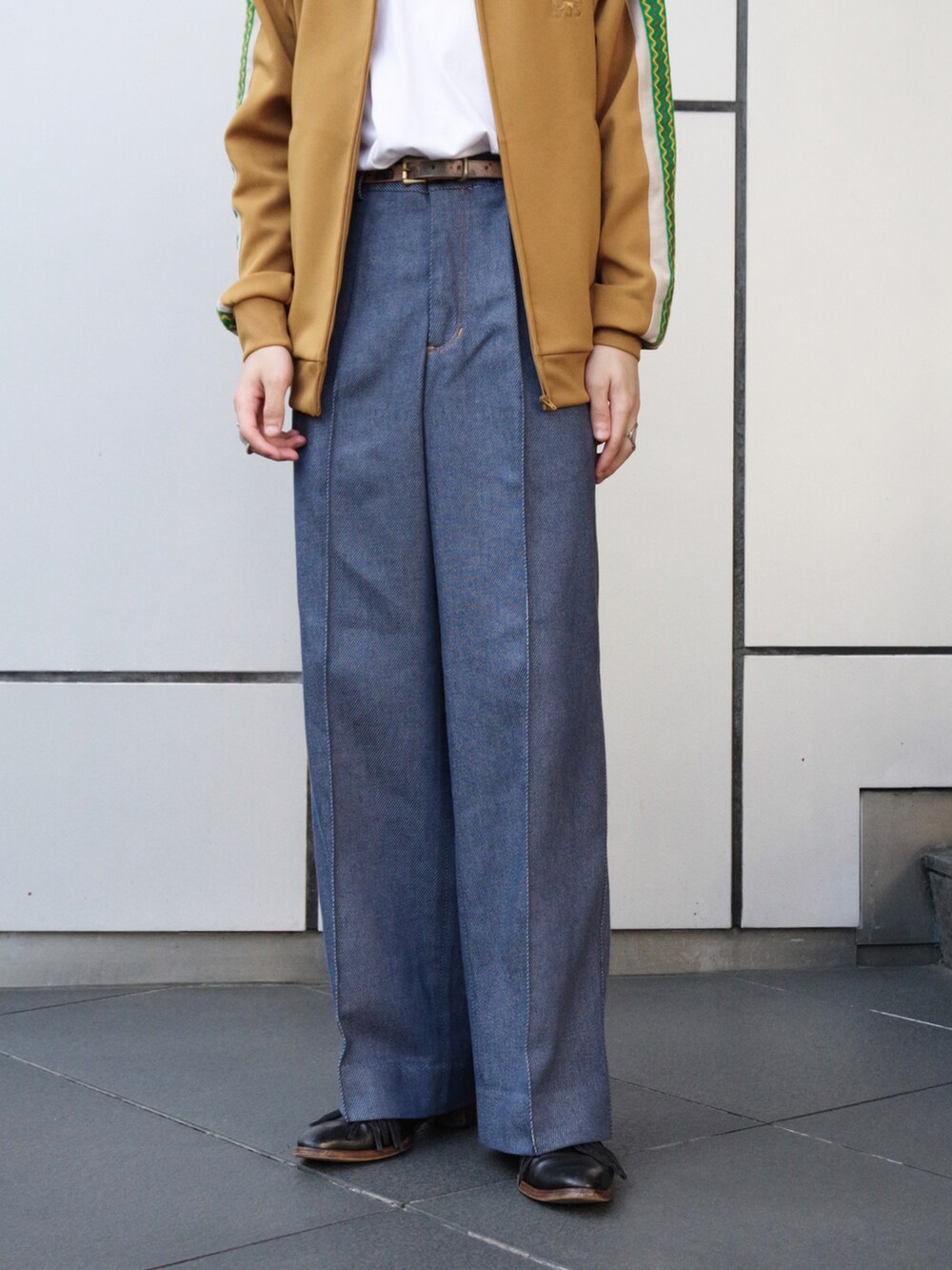 「スラックス、トラックジャケット、ジャケットスタイル、サングラス、サングラススタイル、デニム、デニムパンツ、デニムコーデ、ストリート、ストリートファッション、モードストリート、KUBORAUM、SASQUATCHfabrix、Marie Ohira」｜「KUBORAUMのアイテム（サングラス、ブラック系）」を使った、コバシミツキさん（メンズ・170cm）の夏コーディネートの2枚目の写真