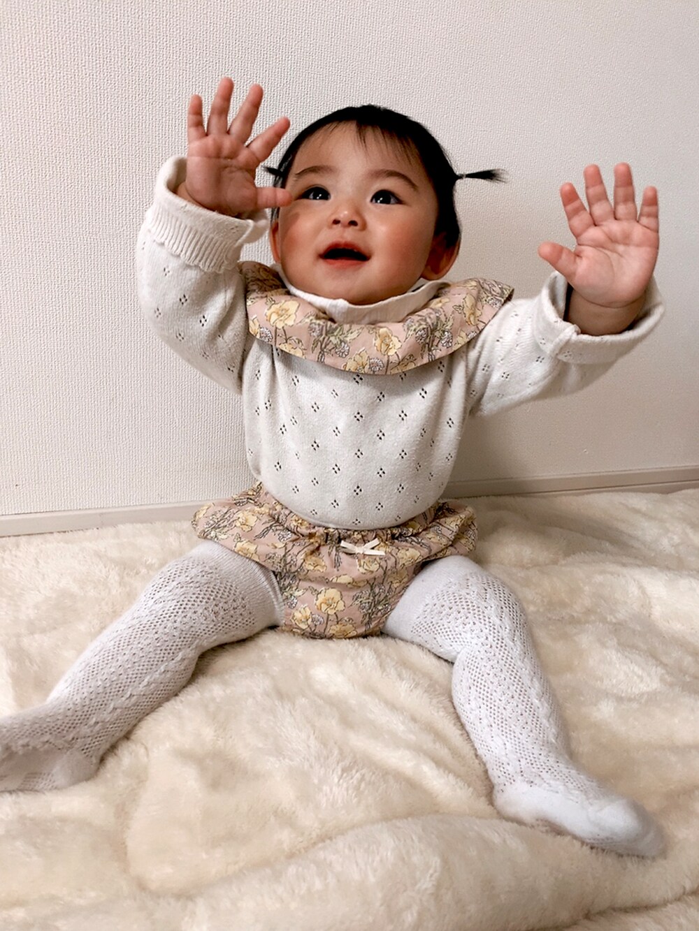 ピンク系のベビーギフトを着用したキッズの春コーディネートの2枚目の写真