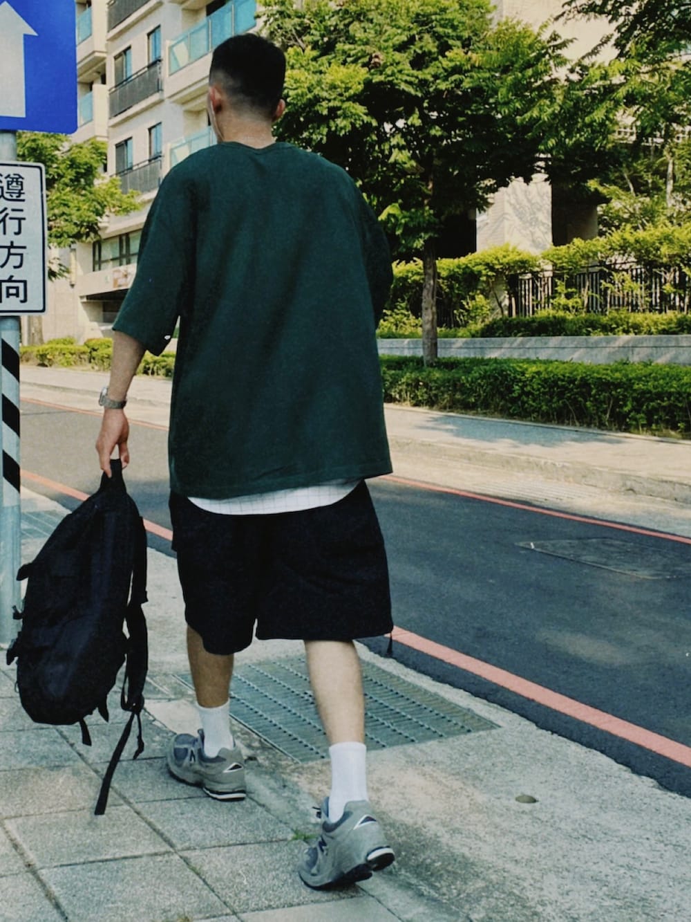 「ootd、ootdtw、New Balance」｜「NEW BALANCEのアイテム（シューズ、その他）」を使った、YungXianさん（メンズ・180cm）の夏コーディネートの2枚目の写真