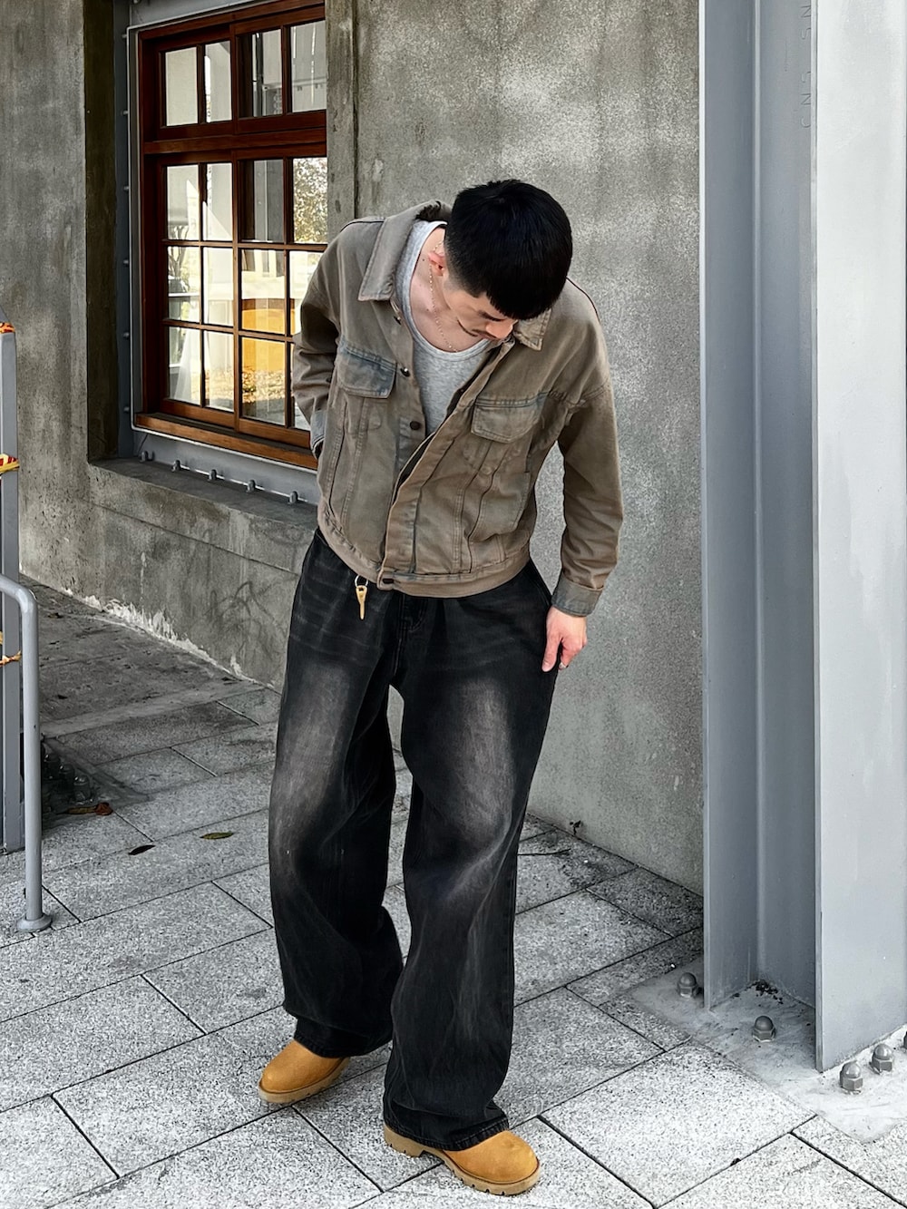 「ootd、ootdtw、Timberland」｜「ZARAのアイテム（デニムジャケット、その他）」を使った、YungXianさん（メンズ・180cm）の春コーディネートの2枚目の写真